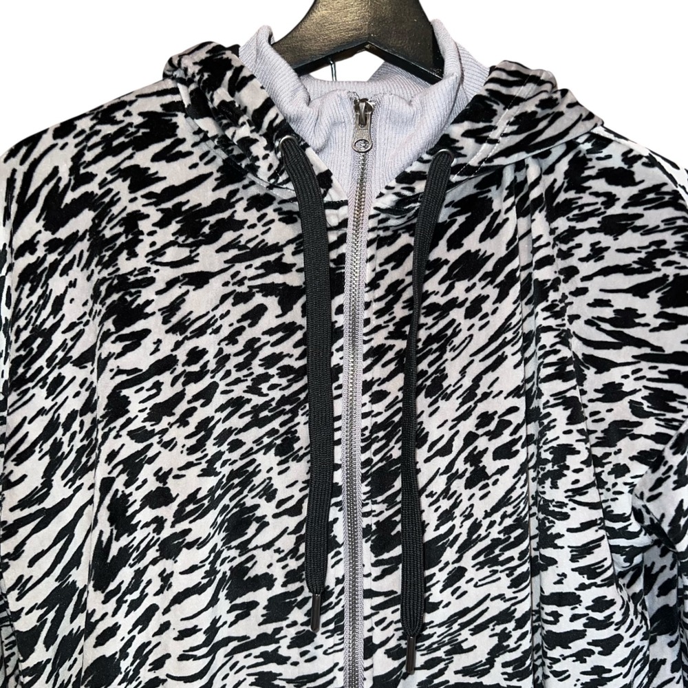 Lularoe Bethany Cozy Collection Lounge Set Size M Animal Print Hoodie Crop Pants - Picture 3 of 16